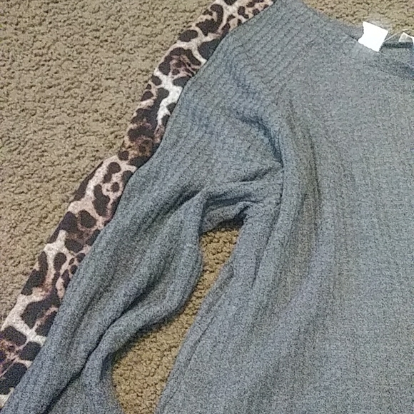 Brittany Black top - Picture 3 of 3